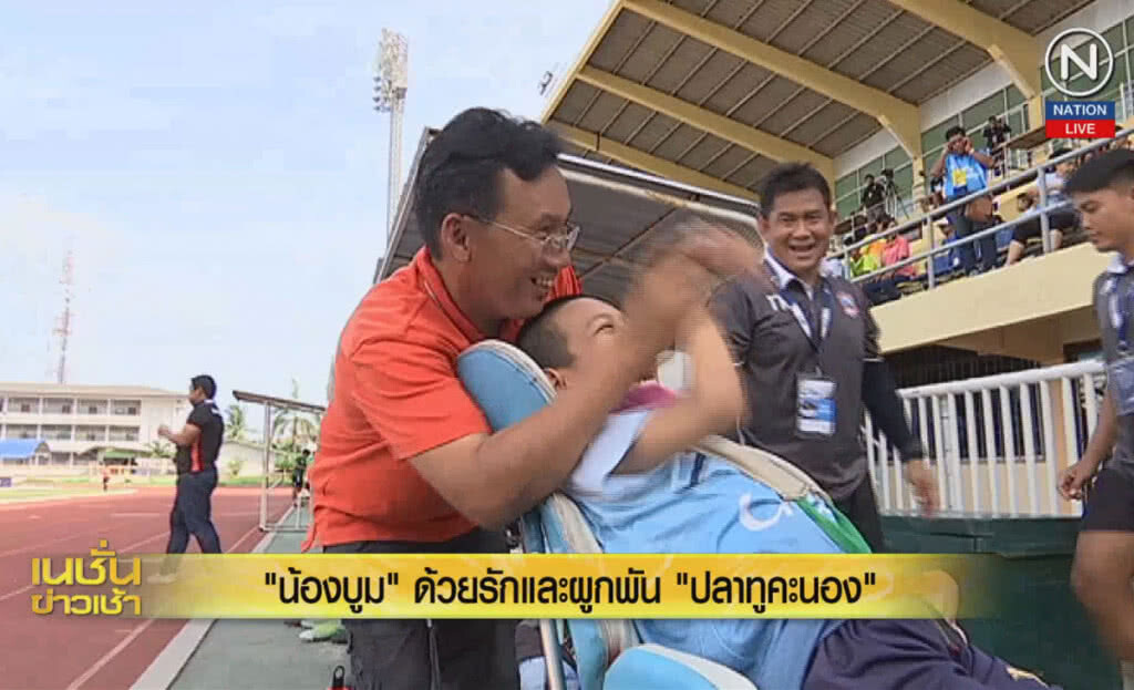 (คลิปข่าว) "น้องบูม" ด้วยรักและผูกพัน "ปลาทูคะนอง" (คลิปข่าว) "น้องบูม" ด้วยรักและผูกพัน "ปลาทูคะนอง"