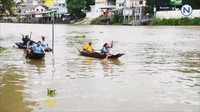 (คลิป) สุดฮา!!ลูกจูงแม่แข่งพายเรือสร้างความสนุกวันแม่