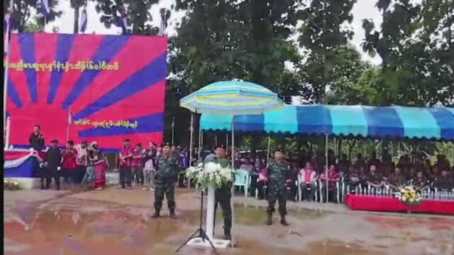 กะเหรี่ยงเคเอ็นยูสวนสนามงานครบรอบ 68 ปี ในวันวีรบุรุษที่ตาก (ชมคลิป)