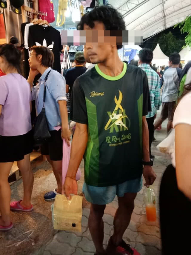 เตือนภัย!!ชายโรคจิตซ่อนกล้องในถุงกระดาษถ่ายใต้กระโปรงผู้หญิง