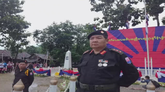 กะเหรี่ยงเคเอ็นยูสวนสนามงานครบรอบ 68 ปี ในวันวีรบุรุษที่ตาก (ชมคลิป)