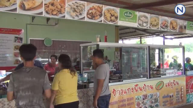 ร้านข้าวแกงเปิดให้กินฟรีในวันแม่