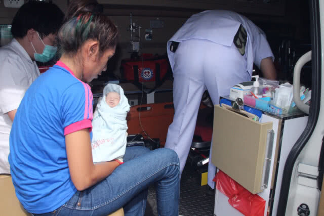 สาวชลบุรีวัย 22 ปีไม่รู้ตัวเองท้อง คลอดลูกชายในห้องน้ำวันมหามงคล 12 สิงหา