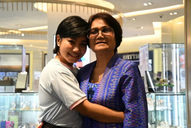 ลูกกตัญญู ชนะใจ "ชูชัย" คว้าเพชรค่า1แสนเป็นของขวัญวันแม่