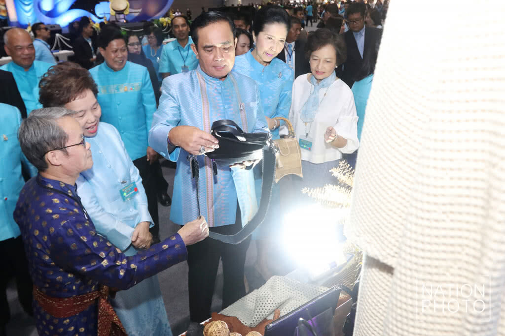 เปิดงานศิลปาชีพ ประทีปไทย OTOP ก้าวไกลด้วยพระบารมี ปี พ.ศ. 2561 เปิดงานศิลปาชีพ ประทีปไทย OTOP ก้าวไกลด้วยพระบารมี ปี พ.ศ. 2561