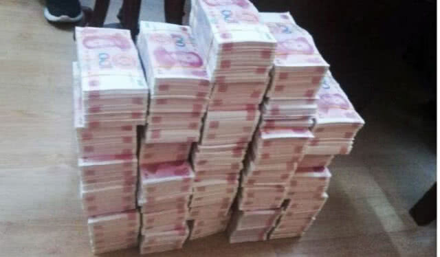 พ่อ-ลูกพิมพ์แบงก์ปลอม 12 ล้านไว้จ่ายค่าหมอลูกสาว 