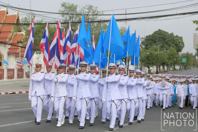 ริ้วขบวน อัญเชิญ เครื่องราชสักการะ ทูลเกล้าฯ ถวายเบื้องหน้าพระฉายาลักษณ์สมเด็จพระราชินี ในร.๙