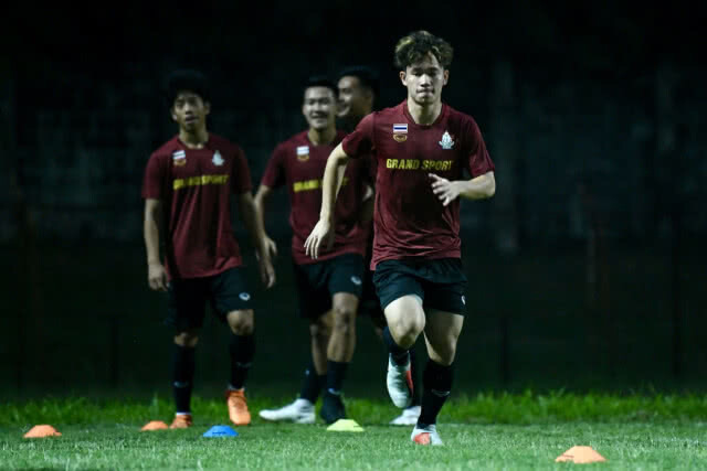 "ช้างศึกเอเชียนเกมส์" ได้เอกนิษฐ์ร่วมซ้อม "โค้ชโย่ง" แย้มมีเซอร์ไพรส์เกมดวลกาตาร์