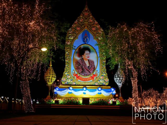 ปชช.แห่ชมไฟประดับถ.ราชดำเนินปลื้มปิติวันเเม่เเห่งชาติ