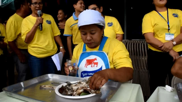 จัดแข่งขันกินปลาเผา เทศกาลกินปลา ราชาแห่งโปรตีน