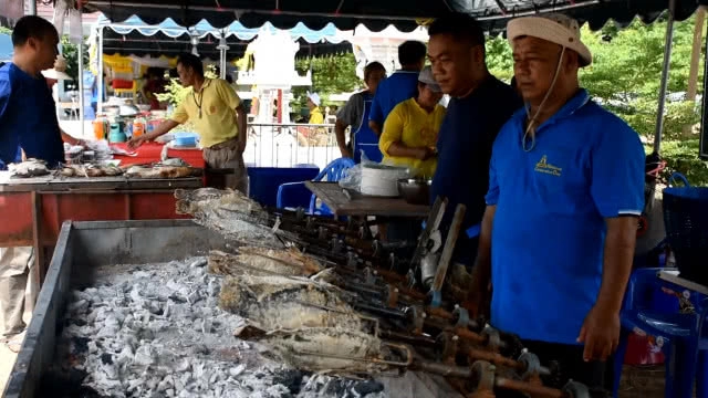 จัดแข่งขันกินปลาเผา เทศกาลกินปลา ราชาแห่งโปรตีน