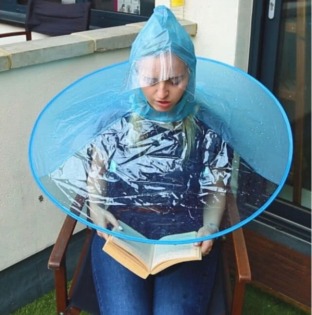 เสื้อกันฝนทรงประหลาดรุ่นใหม่ในอังกฤษ - ราคาไม่แพงแต่กล้าใส่กันไหม?