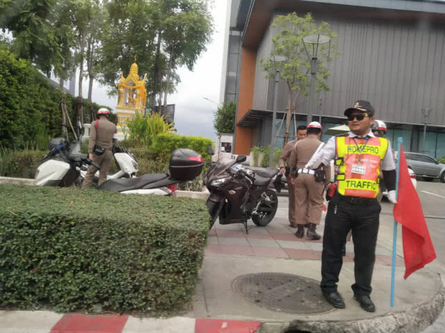 ด่วน! โจรบุกเดี่ยวควงปืนจี้ "LH Bank" กวาดเงินแสนหนี