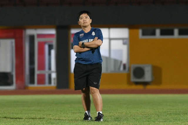 "ชบาแก้ว" ลงฝึกซ้อมมื้อแรก "โค้ชหนึ่ง" เผย ถือเป็นโอกาสดีได้ฟาดแข้งกับอดีตแชมป์โลก
