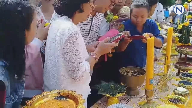 ชาวอุดรธานี.....ตีเลขเด็ดขันน้ำมนต์คำชะโนด