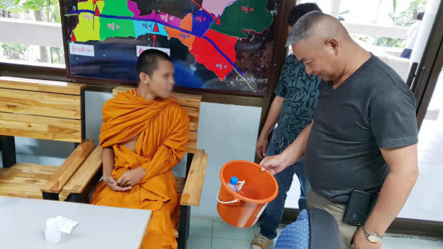 บุกจับหลวงพี่ ฉันข้าวเหนียวขนุนยัดไส้ยาไอซ์
