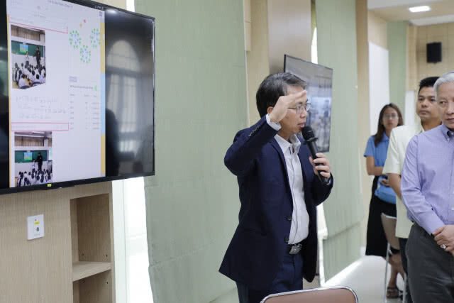 "อภิสิทธิ์" ดูงานการศึกษาที่ม.ขอนแก่น ย้ำไม่ได้มาเรื่องการเมือง (มีคลิปเสียง)