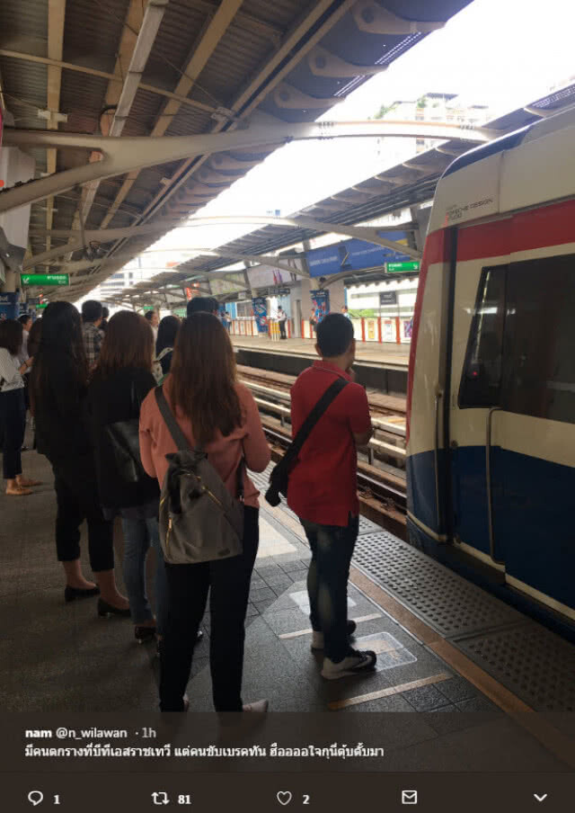 ผู้โดยสารบีทีเอสเป็นลมตกรางรถไฟฟ้า ปลอดภัยแล้ว