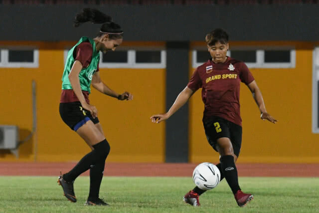 "ชบาแก้ว" ลงฝึกซ้อมมื้อแรก "โค้ชหนึ่ง" เผย ถือเป็นโอกาสดีได้ฟาดแข้งกับอดีตแชมป์โลก