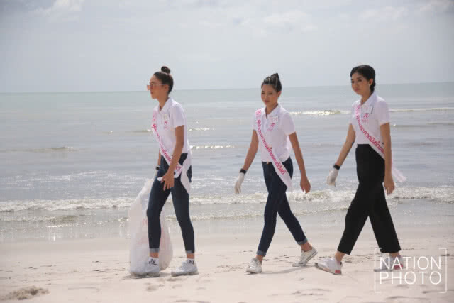 มิสไทยแลนด์เวิลด์ 2018 ใส่บาตรริมหาดยามเช้า