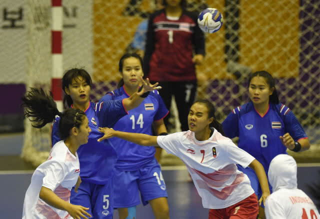 แฮนด์บอลสาวไทย ถล่ม อิเหนา34-16