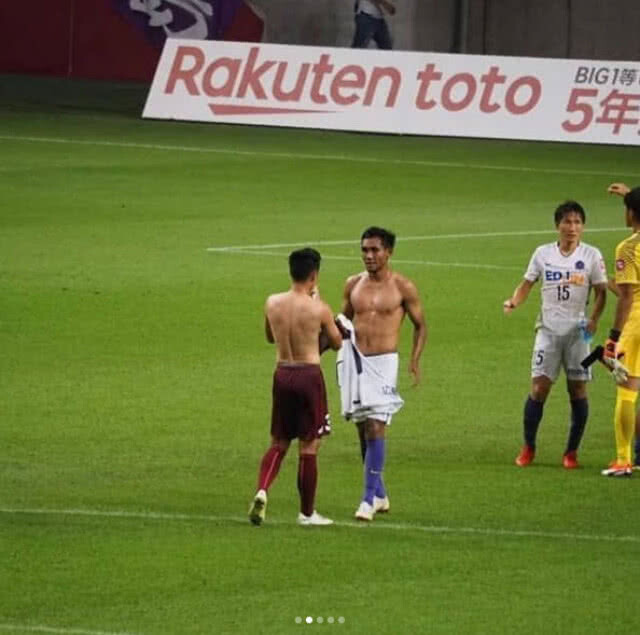 "อุ้ม ธีราทร" โพสต์ซึ้งถึง "พี่มุ้ย" เอาแชมป์เจลีกมาให้ได้นะพี่ชาย