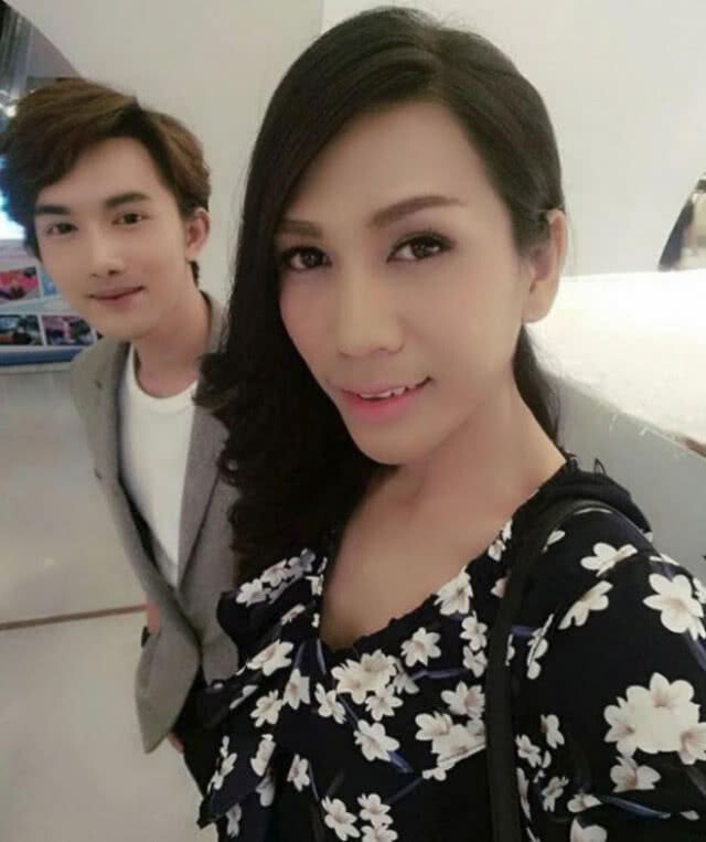 "เอ็กซ์ LET ME IN" เลิกแฟนสาวสองแล้ว!