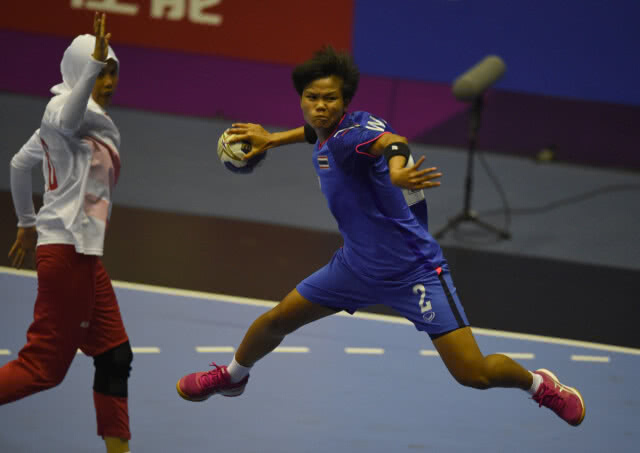 แฮนด์บอลสาวไทย ถล่ม อิเหนา34-16