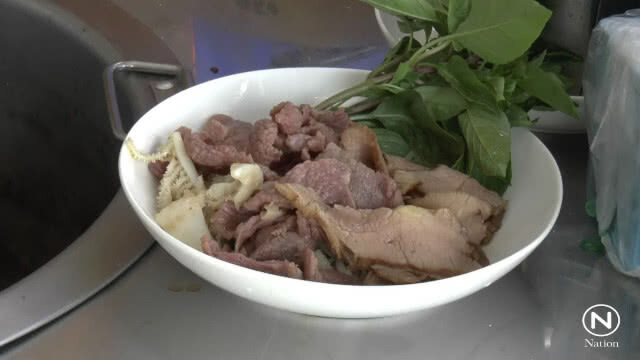 ก๋วยเตี๋ยวหม้อดินหอมกรุ่นเครื่องตุ๋น หนึ่งเดียวพะเยา
