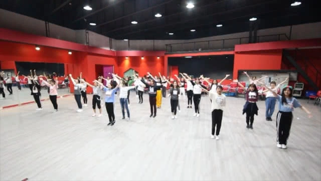 ตามติดชีวิต "BNK48 รุ่น 2"