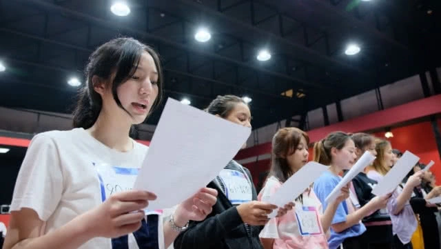 ตามติดชีวิต "BNK48 รุ่น 2"