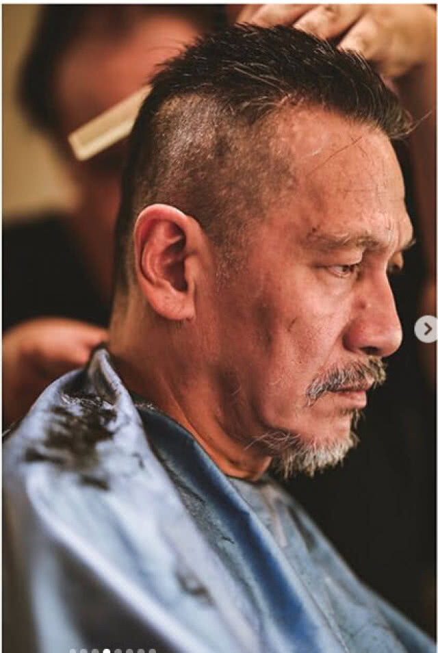 (ภาพชุด) "อ๊อฟ พงษ์พัฒน์" หั่นผม สุขสันต์วันเริ่มชีวิตใหม่