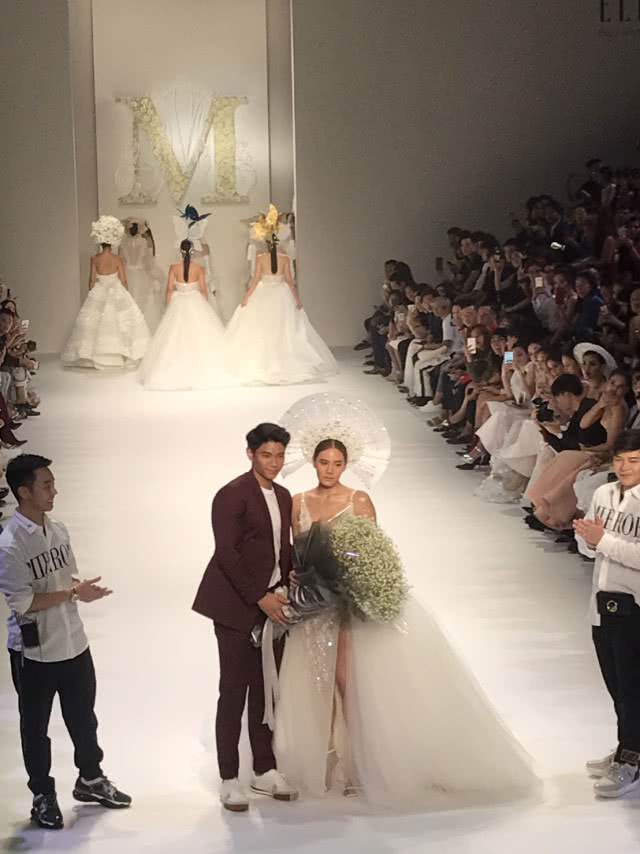 ออร่ามาก!!! "เจนี่ เทียนฯ" เดินแบบชุดเจ้าสาว ดูสวยแพงของจริง (คลิป)