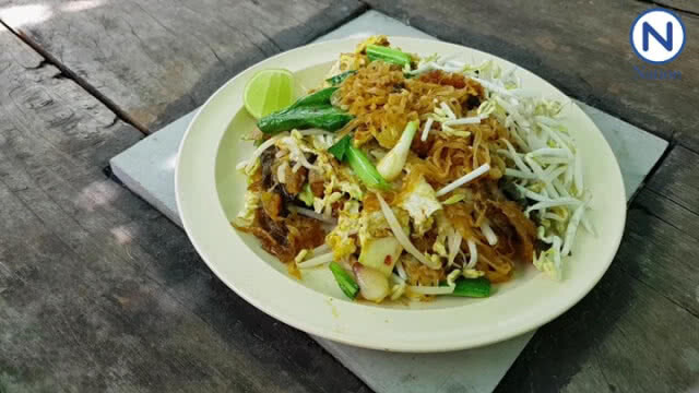 (คลิป) เปิดสูตรเด็ดผัดหมี่พิมายใส่ปลาย่าง