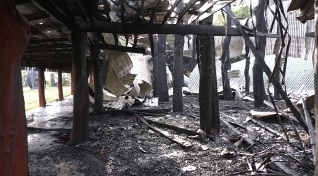 (คลิป) หมดแล้ว!! หลวงพี่ร่ำไห้ ไฟไหม้ศาลาวัด-พระพุทธรูปทองคำสูญกว่า 10 ล้าน