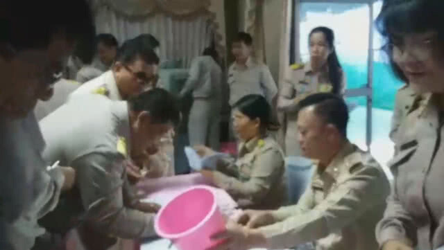 สาวท้องแก่ สอบสัมภาษณ์ครูผู้ช่วยเกิดเจ็บท้องคลอด คกก.ตามไปสอบให้ ถึงรพ.