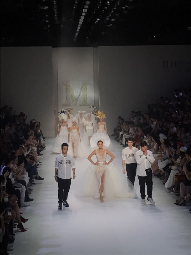 ออร่ามาก!!! "เจนี่ เทียนฯ" เดินแบบชุดเจ้าสาว ดูสวยแพงของจริง (คลิป)