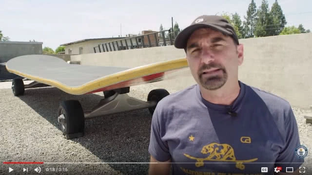 มันใหญ่มาก!  สเก็ตบอร์ดยาว 35 ฟุตทำสถิติกินเนสส์มีขนาดใหญ่ที่สุดในโลก