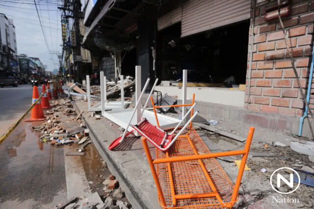 ผอ.เขตดินแดง ตรวจ "ร้านซักอบรีด" แก๊สระเบิด พบเสาแกนกลางอาคารขาด 2 ต้น
