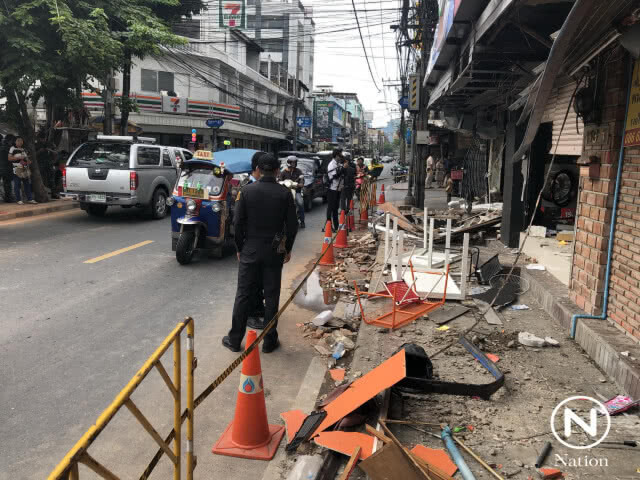 ผอ.เขตดินแดง ตรวจ "ร้านซักอบรีด" แก๊สระเบิด พบเสาแกนกลางอาคารขาด 2 ต้น