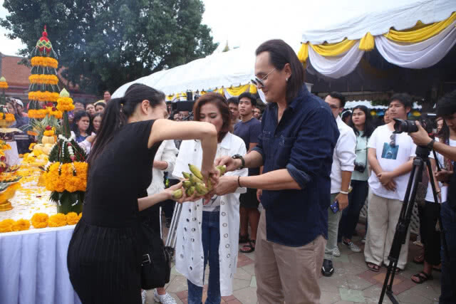 "หม่อมน้อย" นำทีมบวงสรวง ภาพยนตร์ซีรีย์เทิดพระเกียรติ "ศรีอโยธยา 2"