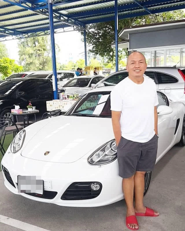 "ค่อม ชวนชื่น"โพสต์รูปรถหรูทำงานมาเยอะ ให้รางวัลกับตัวเองบ้างแต่ทำโซเชียลฮา แห่แชร์ถล่ม!!