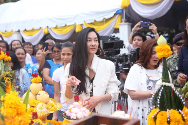 "หม่อมน้อย" นำทีมบวงสรวง ภาพยนตร์ซีรีย์เทิดพระเกียรติ "ศรีอโยธยา 2"