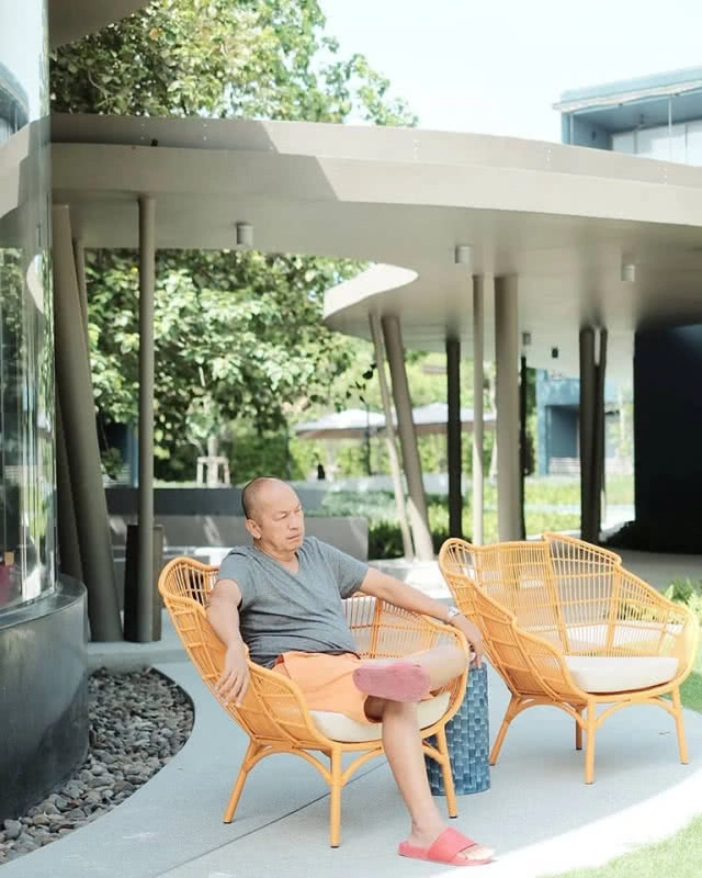 "ค่อม ชวนชื่น"โพสต์รูปรถหรูทำงานมาเยอะ ให้รางวัลกับตัวเองบ้างแต่ทำโซเชียลฮา แห่แชร์ถล่ม!!