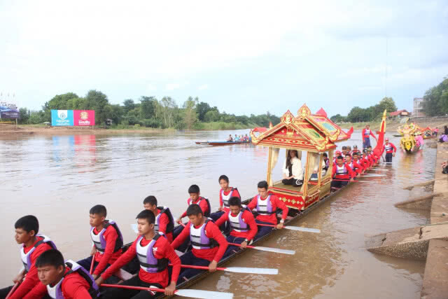 "หม่อมน้อย" นำทีมบวงสรวง ภาพยนตร์ซีรีย์เทิดพระเกียรติ "ศรีอโยธยา 2"