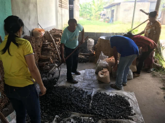 สุดเจ๋ง!! ผลิต"ขี้ไต้" เชื้อเพลิงอย่างดี รายได้งาม