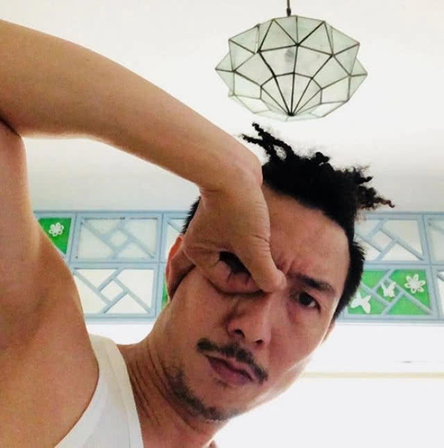 "ตุ๊กแก" เกาะรถ "โจอี้ บอย" แฟนคลับแห่ถามเลขทะเบียน นักร้องดังจัดให้