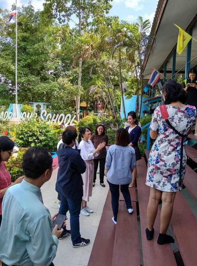 "เฌอปราง BNK48" บุกโรงเรียนอัดเทปเดินหน้าประเทศไทย