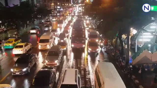 ชาวกรุงฯอ่วม!! ฝนถล่มเวลาเลิกงานจราจรติดขัดทุกเส้น