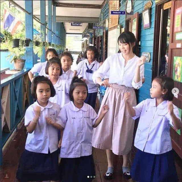 "เฌอปราง BNK48" บุกโรงเรียนอัดเทปเดินหน้าประเทศไทย